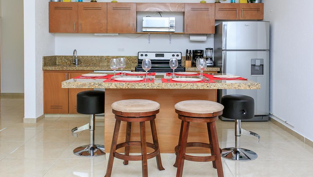 Perfectly Situated Between The Beach & Town By Stella Appartamento